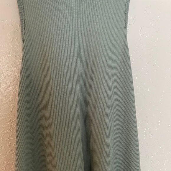 Green tank - Picture 4 of 4